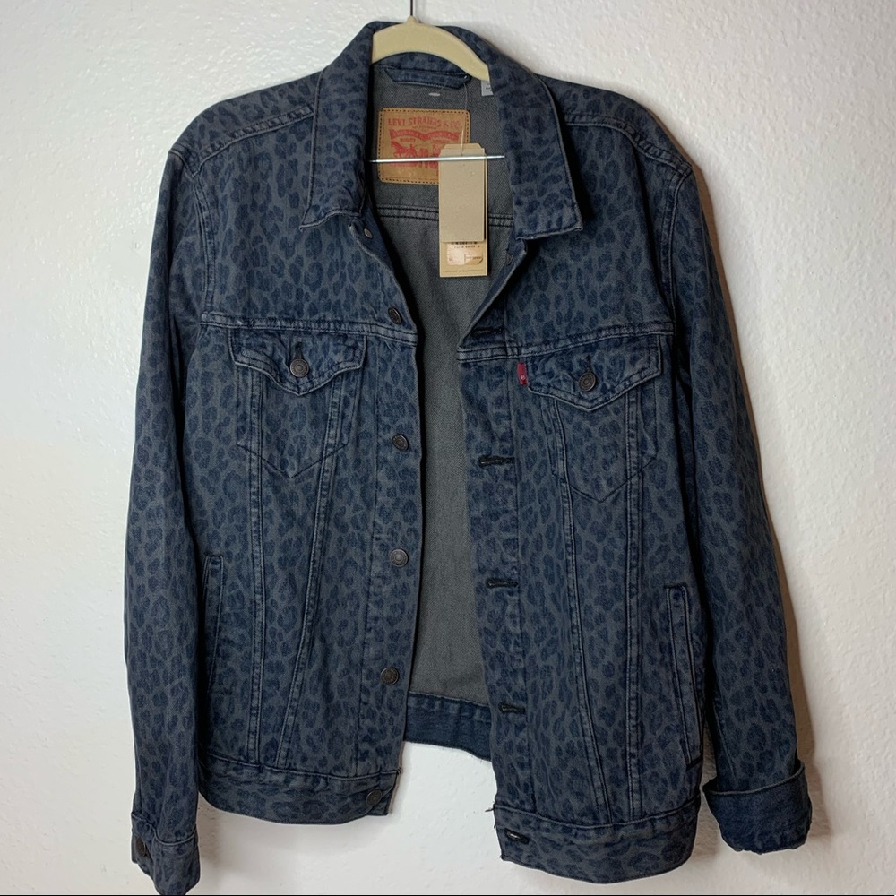 NWT LEVIS TRUCKER JACKET SIZE MEDIUM